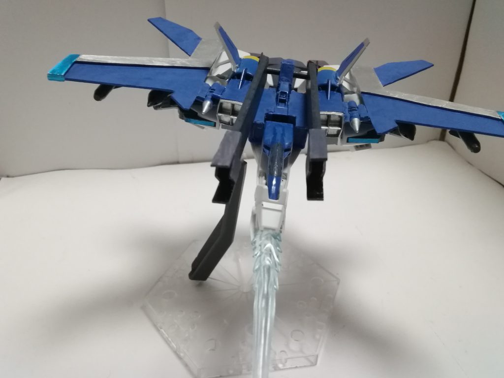 ストライク・フェニックス
シエルストライク専用支援機でありシエルストライク専用のストライカーパックでもある本機は搭載された高性能AIにより戦況を判断しシエルストライクの戦闘をサポートしつつ守るという任務が主である
武装は大型ビームキャノン、小型ミサイルポッド、誘導式ミサイル、ビームサーベルである
なお人が乗り直接操縦することも可能である