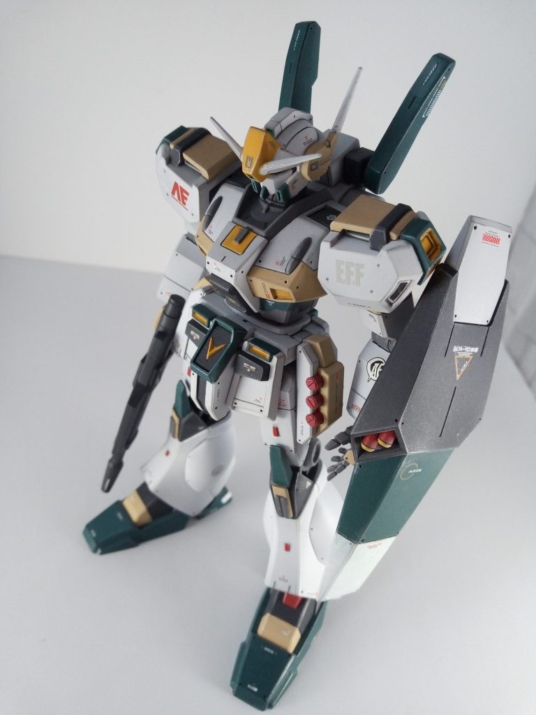 スジ彫りとかディティールアップもいつもよりはちょっと頑張ってやってみました。けがき針とデザインナイフでやってるんですが、よくおススメされているBMCタガネ?やりやすいんでしょうか?ちょっと気になります。