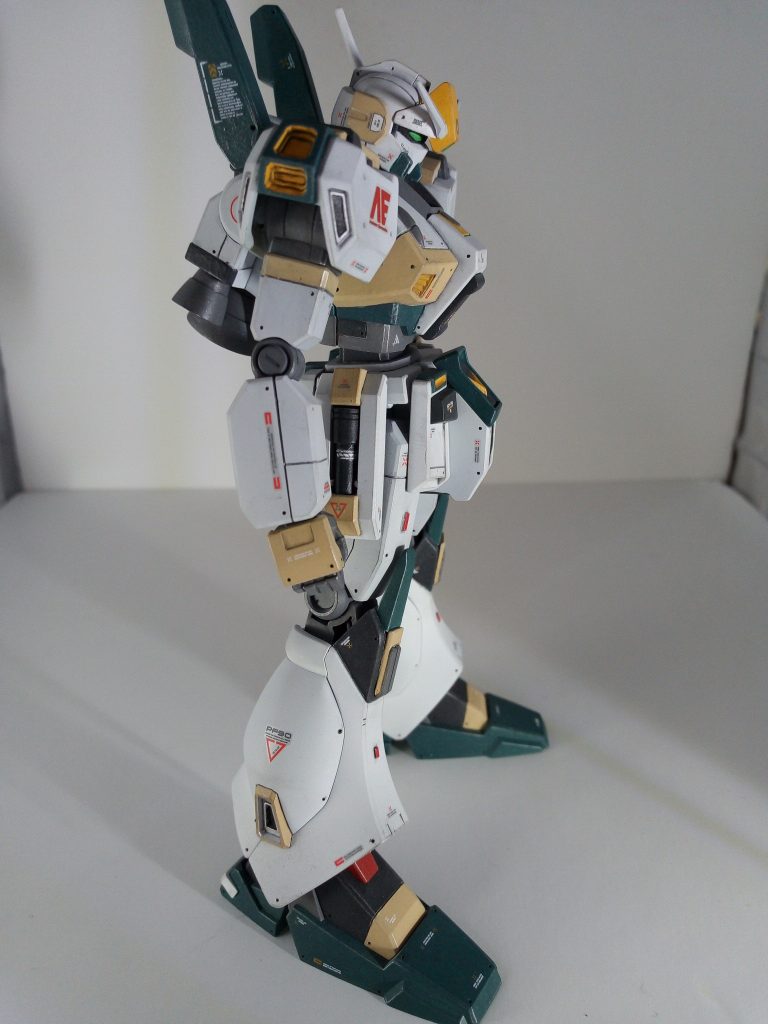 地味に腰を延長してます。おかげで良い感じの腰の角度を演出出来ました。