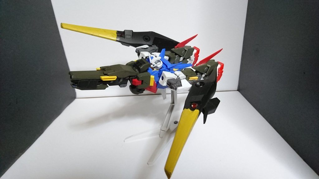 ストライダー形態
ドッズライフルがつくところにクロコダイルドッズバズーカをつけているのと肩に装備しているランスがある為通常のAGE2よりごつくどっしりしてます。