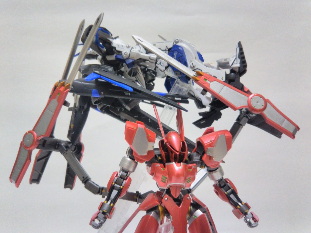 ガンダム・フレーム
　　　 VS
ヴァルキュリア・フレーム