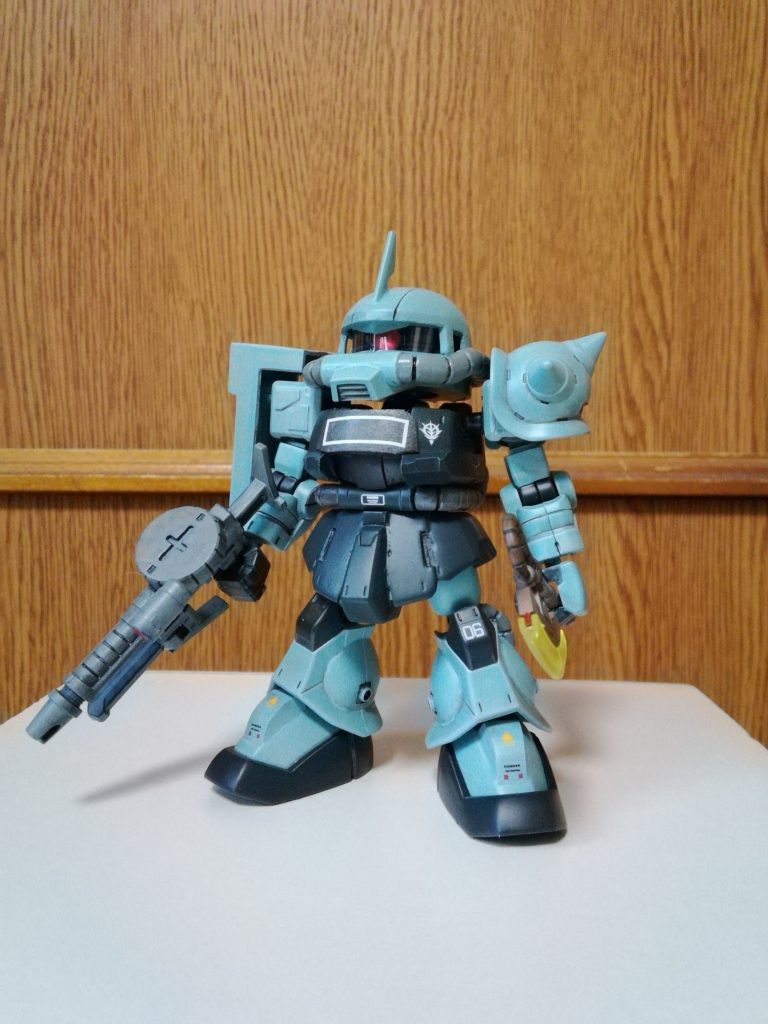 通常の武装も用意していますが、グフカスタムの武装を持たせたくなってしまいました。