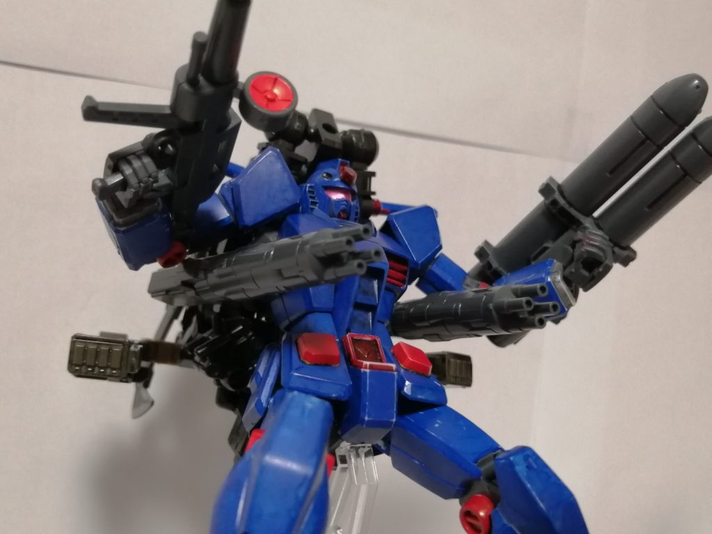 背部ガトリングガンの展開