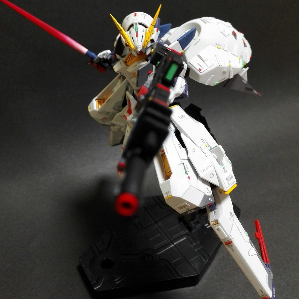 こちらはビーム･ライフルとビーム･サーベルの組み合わせです。ウーンドウォートにしては原始的な武装の気もしますが似合っている気も(笑)。