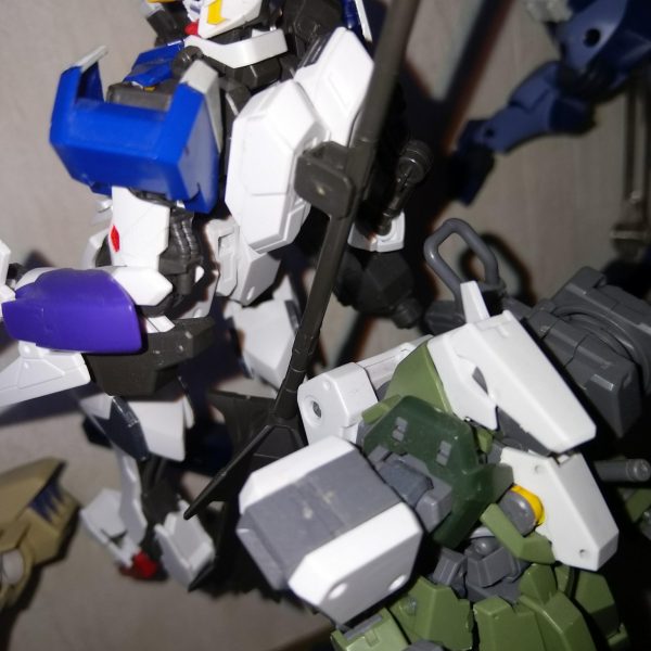 「悪い、昭弘。前の2つは任せていい？」