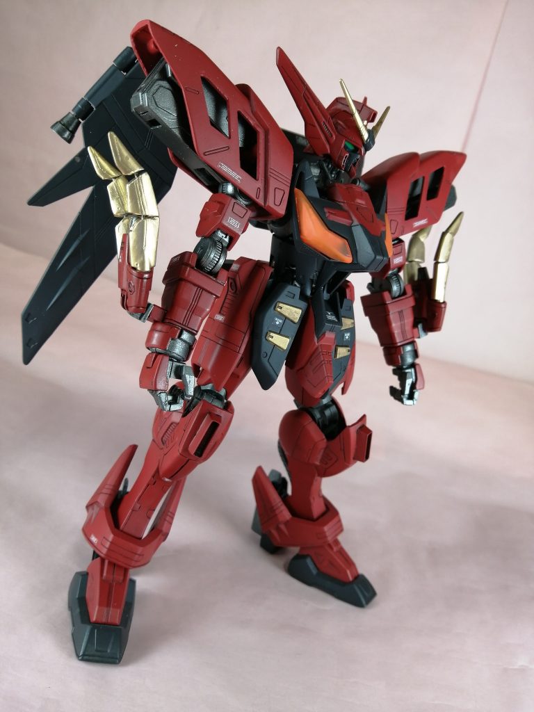 ガンダムヴァサーゴを鉄血風に造りました。ガンダムフレームを内蔵した72機のガンダムの1機という設定です。
MAの小型随伴機殲滅用の直接火力支援機。