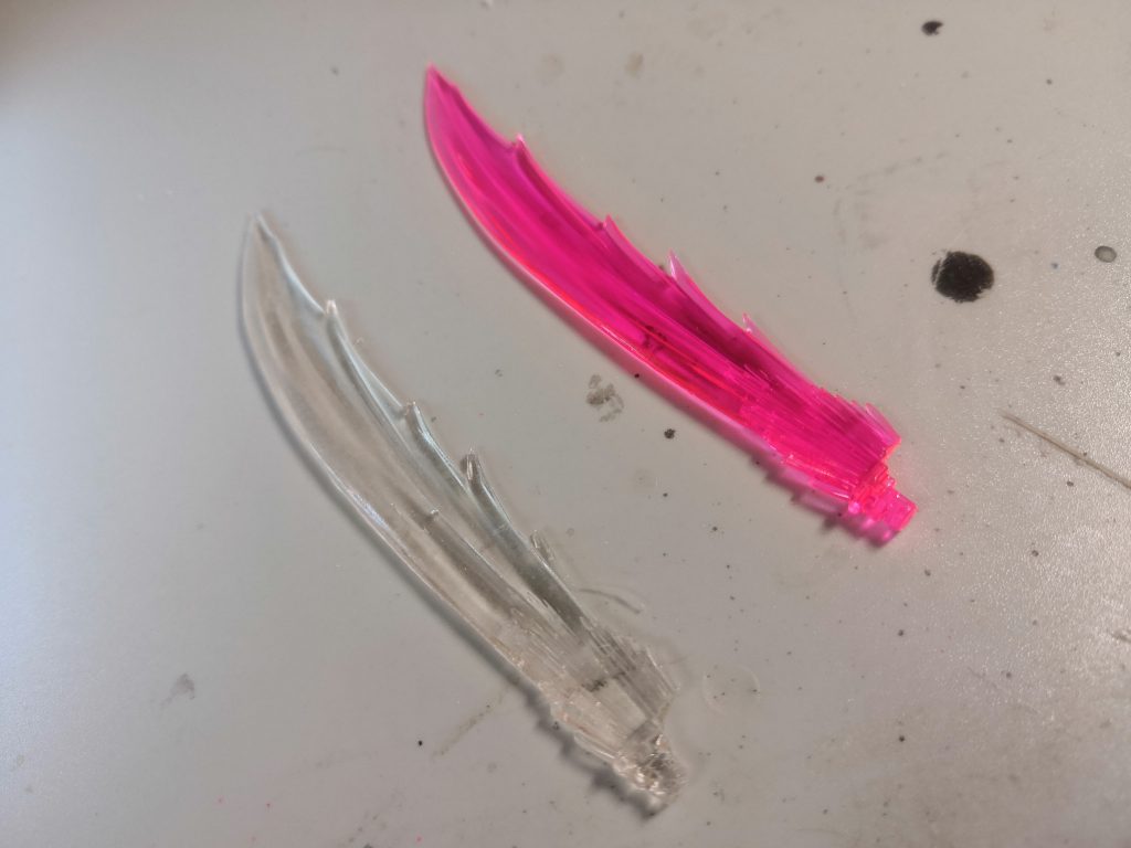 そういやグレイブのビーム刃は、RGクロスボーンのビームザンバーを型どりして、クリアレジンで複製したものです。