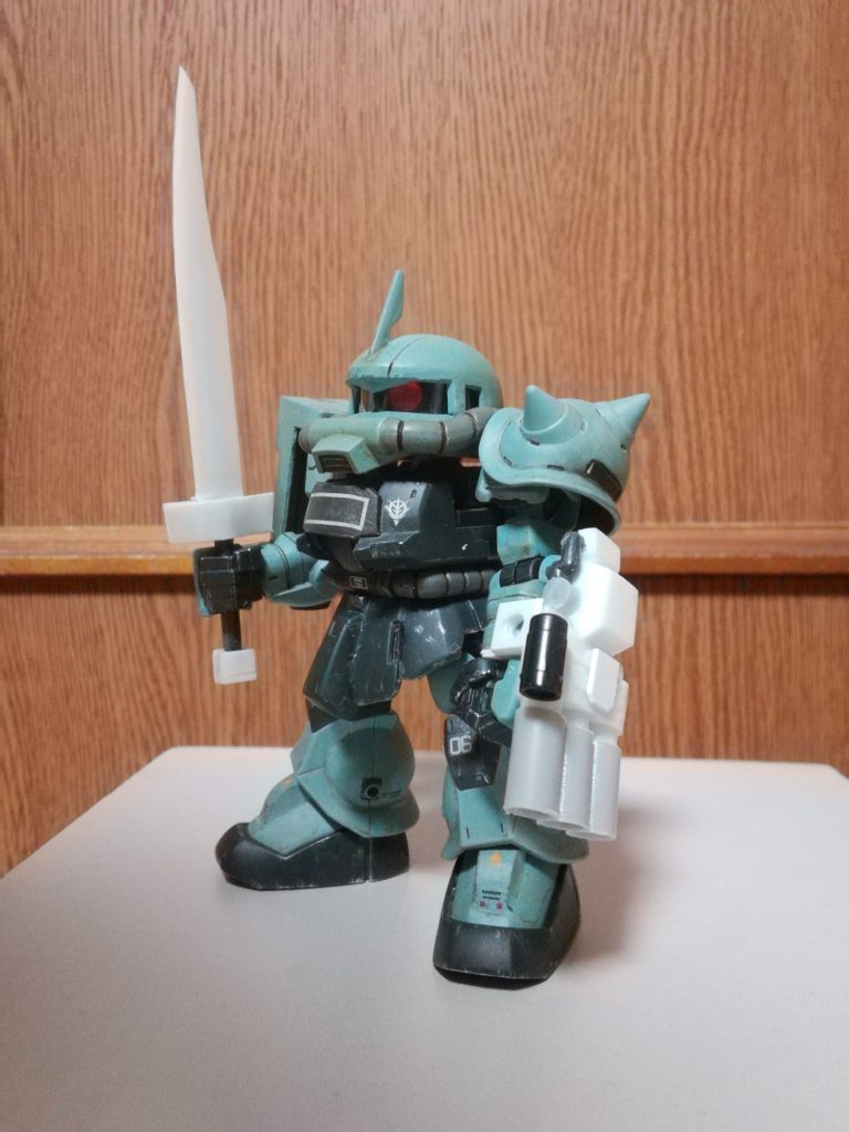 あえてHGUCからの流用は避けて、自作してみました。ヒートサーベルのグリップエンドは脱着式にしています