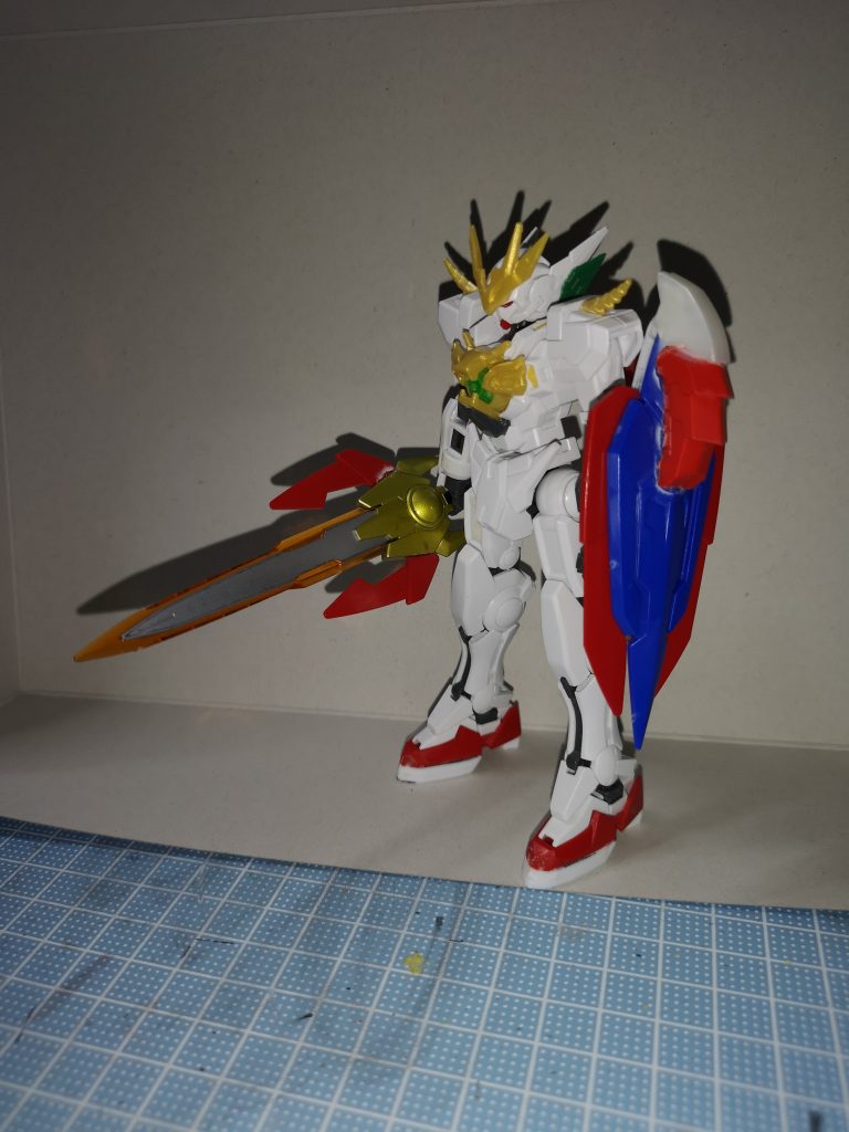 剣:ジャンクパーツからそれっぽい剣にパーツを接着
盾:アストレアの余剰パーツの盾にジャンクパーツと
ヴァルキランダーのパーツを接着