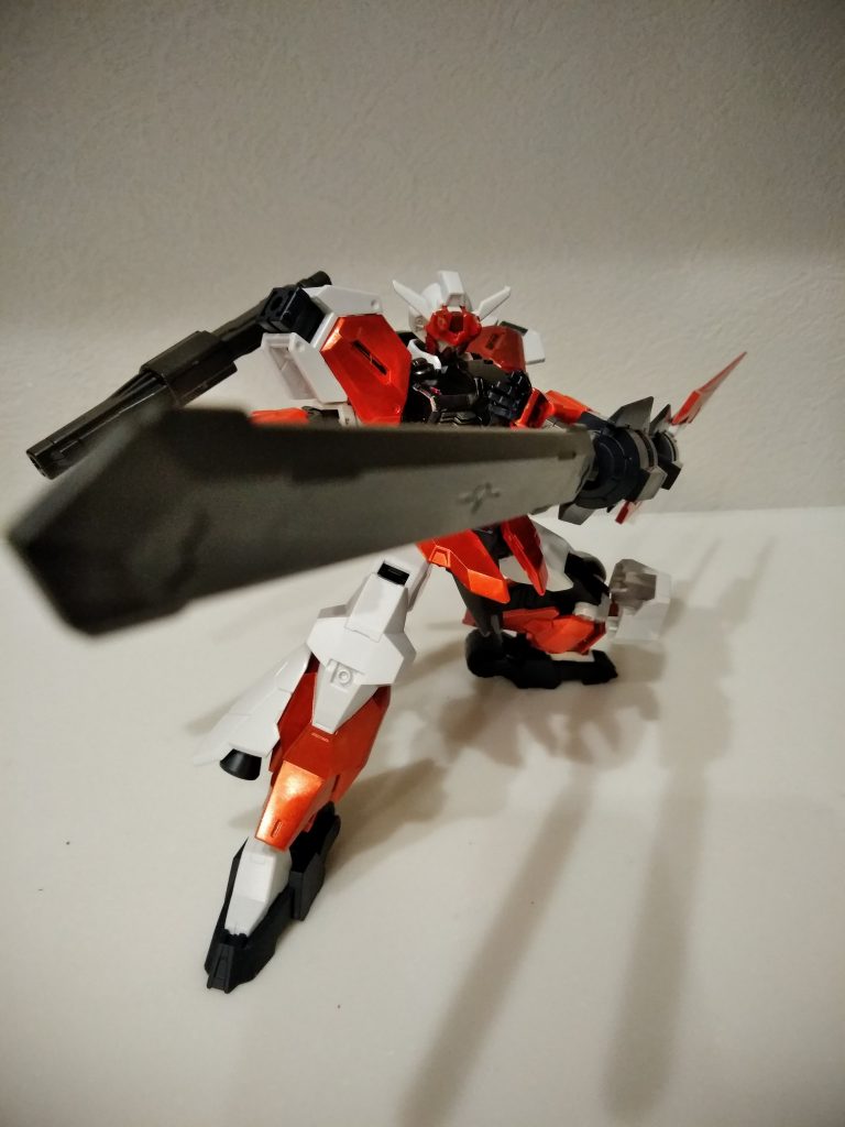 メイスドライバー・射出形態
ダインスレイヴ並の出力に
ドリル回転が加わり相手を貫く