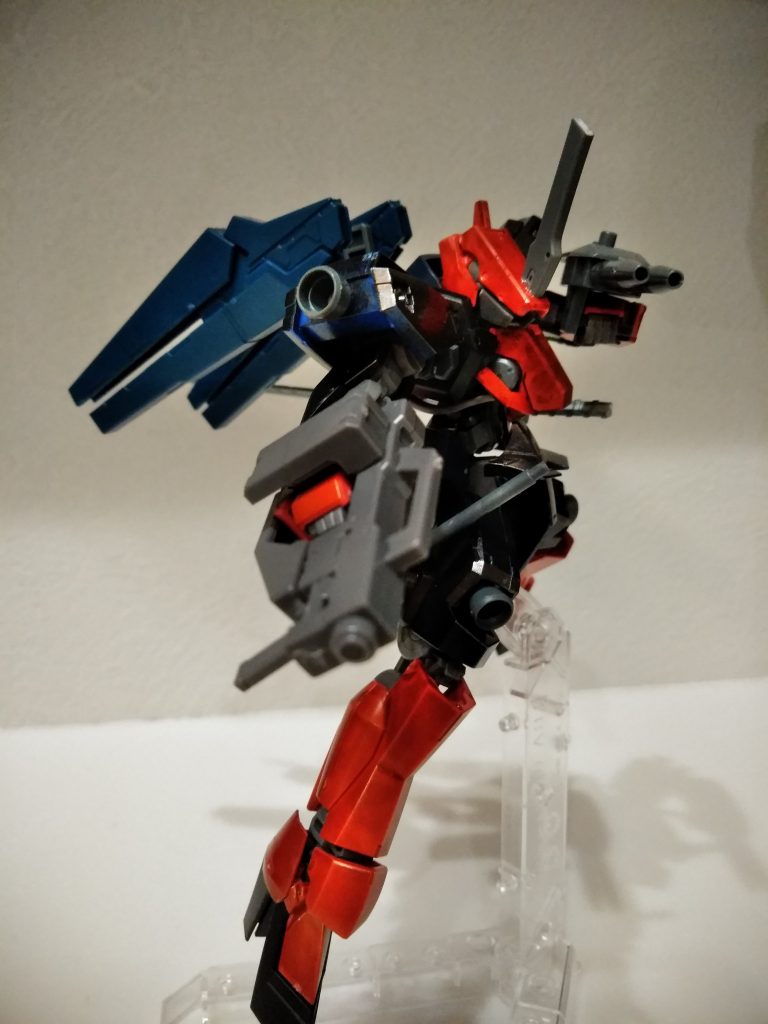 ノワール構え
左手装備は2連銃