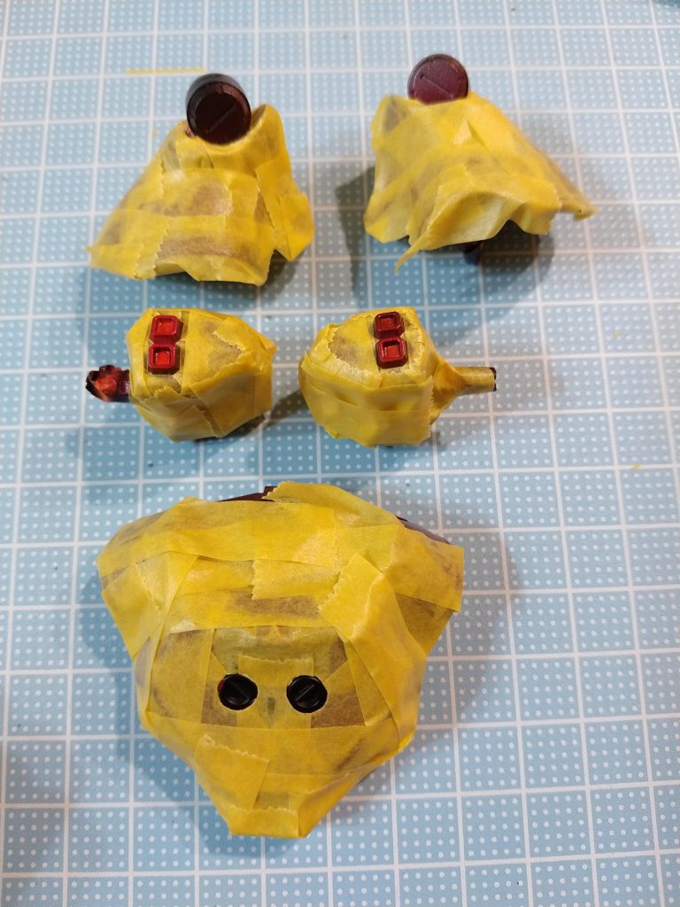 赤に塗ったあとマスキングして再度シルバーを吹いたところも
個人的にはマスキングは楽しい作業でしたw