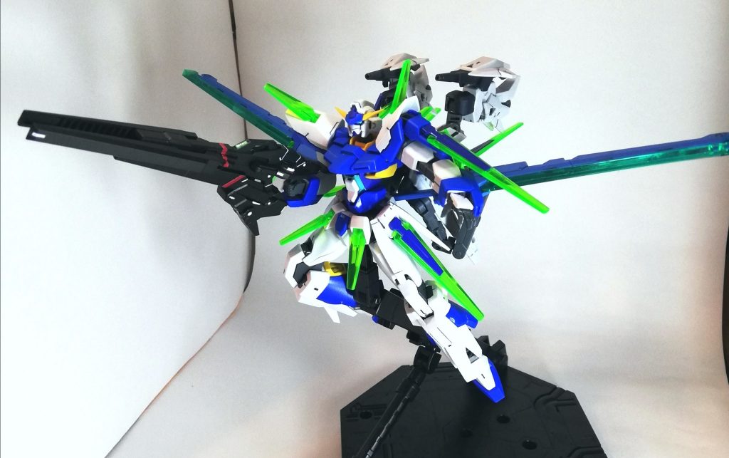 スカイシフト
空戦形態、C2ファンネルを上部に配置しエールストライカーの様な外見に。　　因みにLRSライフルはロングレンジスタングルライフルの略です(*‘ω‘ *)
チャージショットは絞り込んで使用することにより長射程射撃を可能としますが連射は不可、非チャージ時は普通にビームライフルとして使えます(　・ω・)