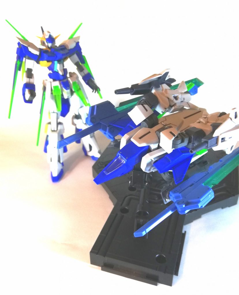 「ミキシングブースター」
装備の概要としては
「中～遠距離を強化しつつ、防御力の向上、対地、空戦闘の補助を担い高速機動を可能とするべくコアブースターとして詰め込んだ物」となります。
「バックパックも武器もブースターも混ぜて作ったからこれもミキシングだよね(｀･∀･´)？」ってことで「ミキシングブースター」と命名(･ω･*)
ジュピターヴ、アームアームズ、マスターソードをふんだんにあしらった一品です。