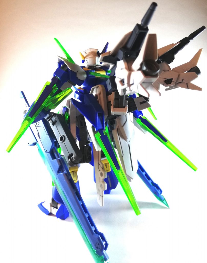 制作してて妄想したんです、チームに3人いて、それぞれ万能型（ノーマル）、射撃特化、格闘特化のFX使いがいてノリで機体を入れ替えながら戦ってたら面白くね？と...( ﾟAﾟ )
言うなればミキシングブースター「オールラウンダーコア」というように
射撃（本体）×万能（コア）、万能×格闘みたいな感じです(ｙﾟﾛﾟ)ｙ
いつか作ろうと思います(･ω･*)妄想が膨らむのもガンプラのいいとこですね(･ω･*)