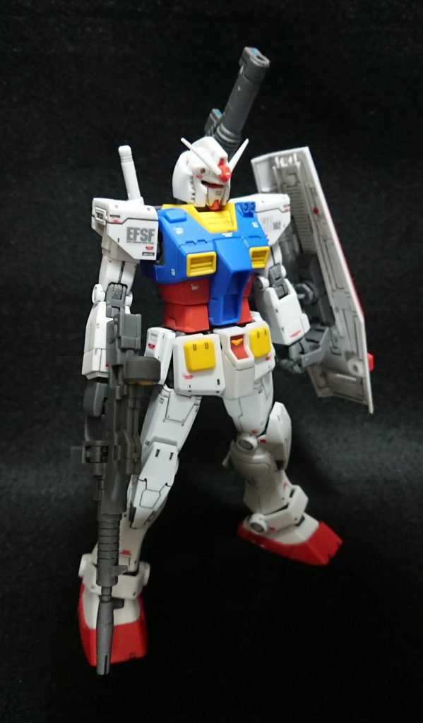 本体部分はまったく合わせ目の出ない完璧さ。ORIGINシリーズなので墨入れするだけで見違えますね！
アンテナはシャープに削りました。