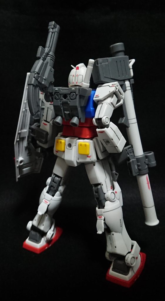 合わせ目があるのは武装類。
ショルダーキャノンとビームライフルの最中部分、ハイパーバズーカの筒部分ですね。