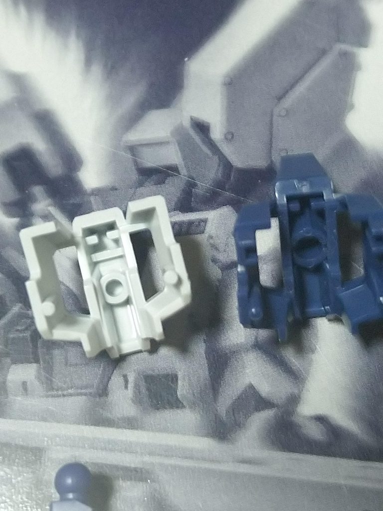 中央軸の太さが違います