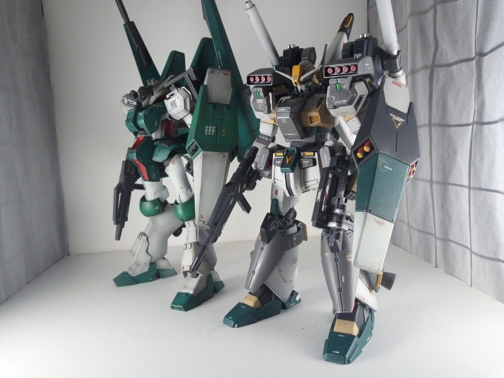 2体は同じ部隊所属…!?以前投稿した汎用型バイアラン君と並べてパシャリ。バイアラン君は投稿後にウェザリングマスターで影を落としてみたのでちょっとリアルに。最後まで見て下さってありがとうございます!
Thank you for looking at my Je-Gundam.