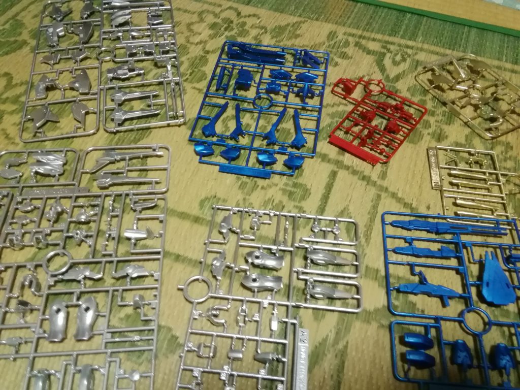 メタリックカラーに。