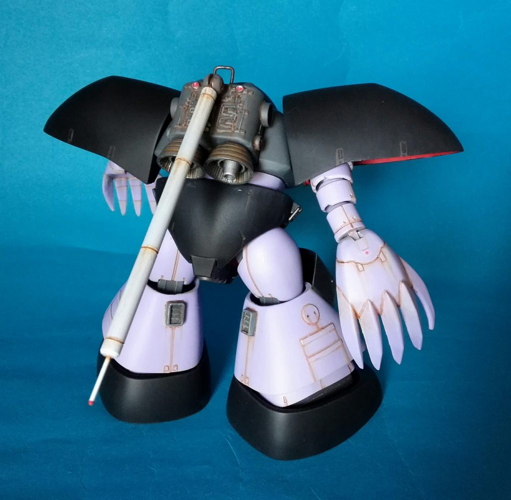 バックパックには、ゴッグには無い ソナー管を装備している。