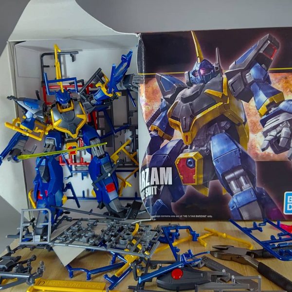 無理やり箱から出てきたバーザム