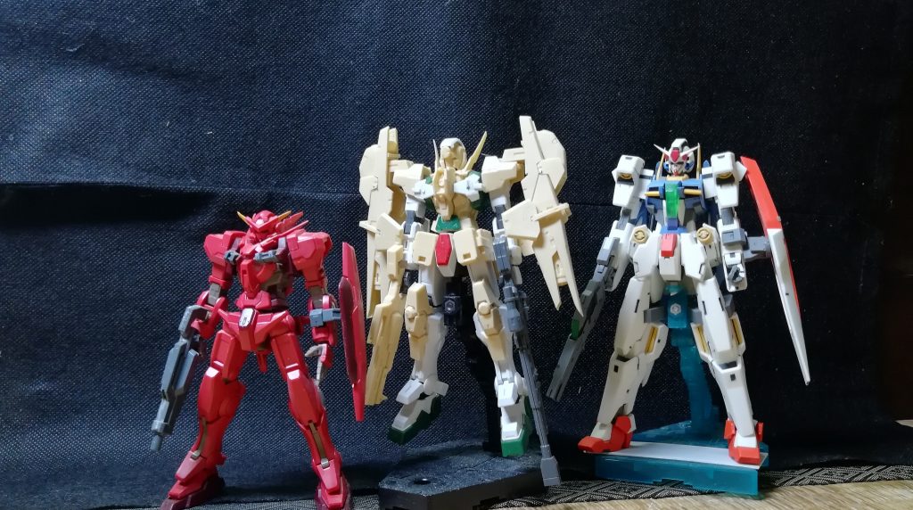 HGアストレア、仮組みで放置中のB-CLUBサダルスードと合わせて。