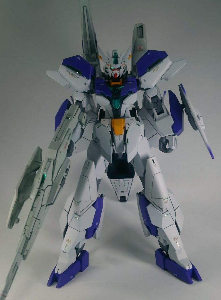 正面から。
各モールドに緑のメタリックテープで、サイコ・フレームの発光をイメージしてます。