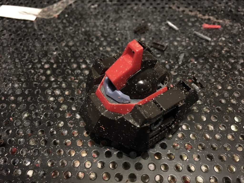 適当な基部を作って頭が少し沈んだ印象に変更。