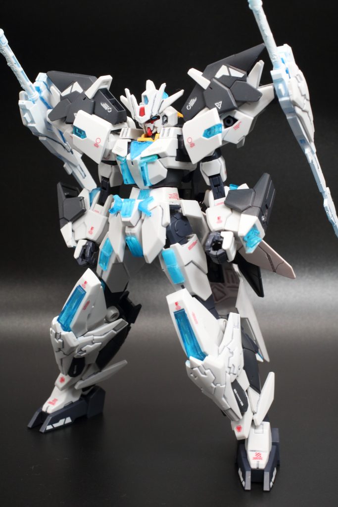 ガンダムイクスカイ　フロント
塗装などは、あまり行っていませんが基本的にスプレー塗装と、細かなところはマーカーにて行いました。
クレオスのMSファントムグレーとタミヤのマットホワイトをメインで使いました



武装
ビームサーベル
ビームブラスター
カレト・ヴルッフX
頭部バルカン
腕部近接格闘機構EXアーム

特殊機能
エクストリーム・バースト