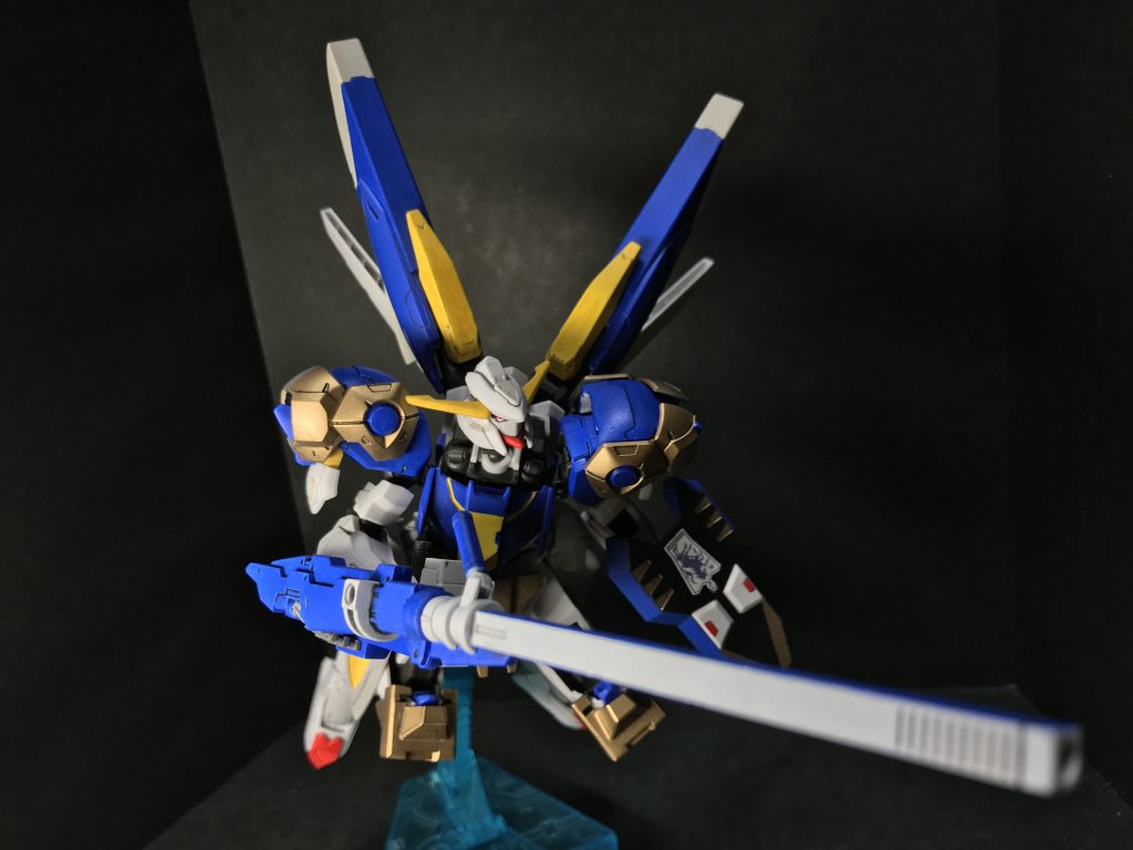 レールガンをランスに間違えてるポーズ

鉄血オプションセット７の長距離レールガンをメガビームライフルに見立てました。
余っていたパーツを利用したなかなか良いアイデアと自画自賛しています。
画像暗いですがダークヒーローっぽさが出てこれはこれでいい感じになっていると思います。