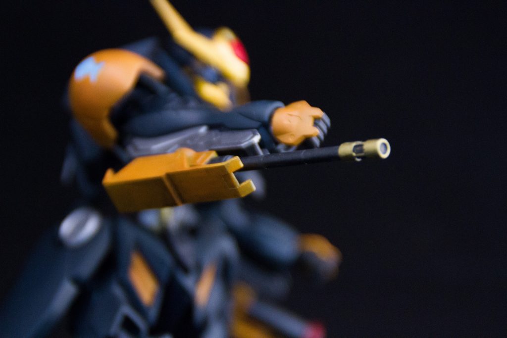 200mm砲

メイン火器　
アサルトライフル（HGカスタム）をイメージして仕上げました。