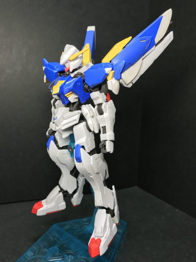 素のポーズ

ちゃんと追加装甲を外せるようになっています。
この状態も気に入っています。