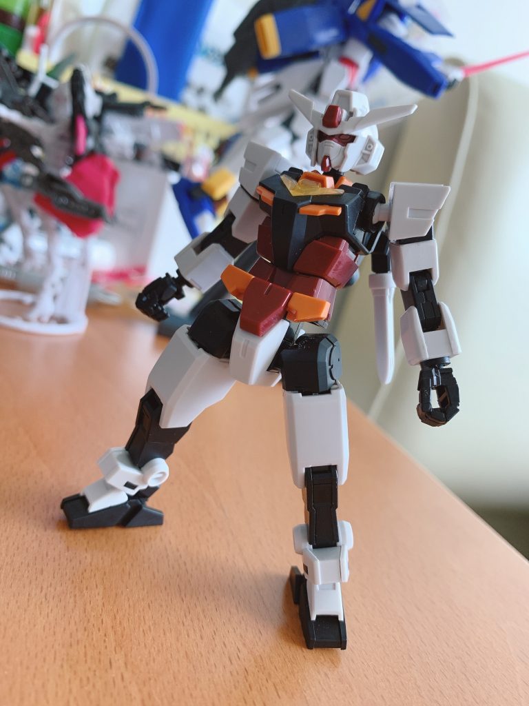 まずはベースのリアルカーラーコアガンダム。
これをベースとして白を銀に変更してみた。
ていうか、太陽系のどこが真っ白なんだ。
