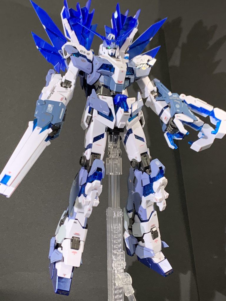 そして変形!「ユニコーンガンダム”リシアンサス”」デストロイモードです。