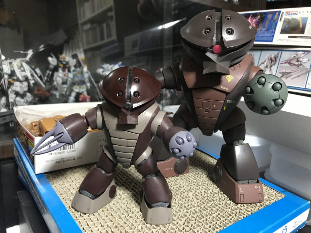 これはオマケショット
HGUCアッガイの仮組をした時に
以前制作したMGアッガイと記念撮影^^v