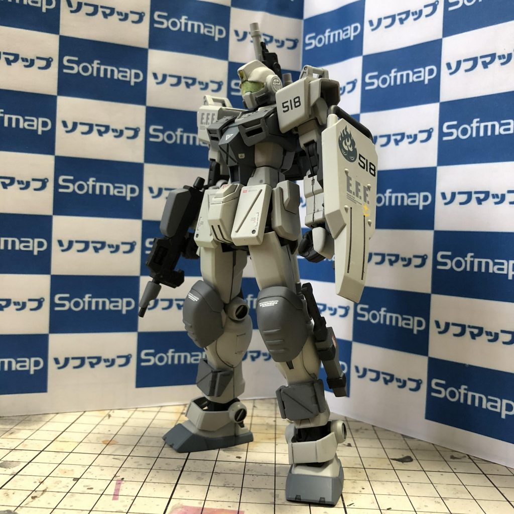 基本塗装、デカール貼付後。