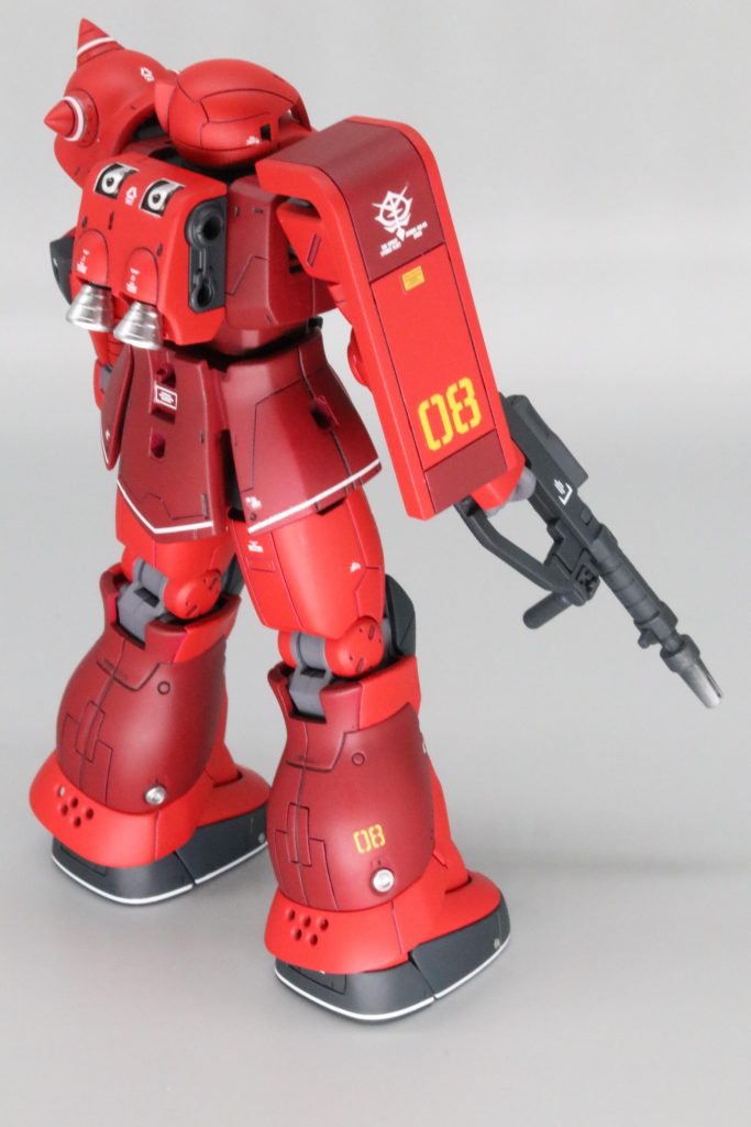 バックショットです。足裏の穴空けにはG PARTSさんで購入したピンバイスガイド(ブチ穴用)を使用しましたがとても便利ですね。