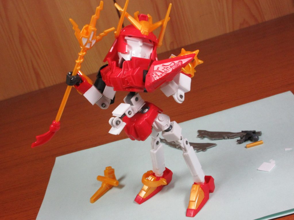 可動チェック中。
何故か「ウ～エェ～～イ！」とか「ジャ～スティ～～ス！」
などと叫びそうな姿に。