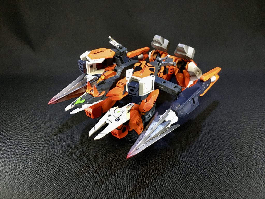 <サターンFアーマーユニット -ランダーモード->
前部にHGマシンライダーの車輪、後部にサターンアーマーの脚部ローラーで走行するマシンになります