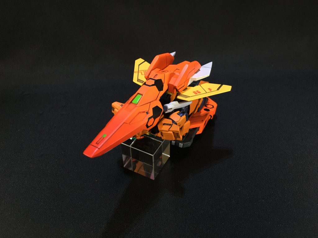 <コアフライヤー>
シザース可変型リアアーマーは下に装備