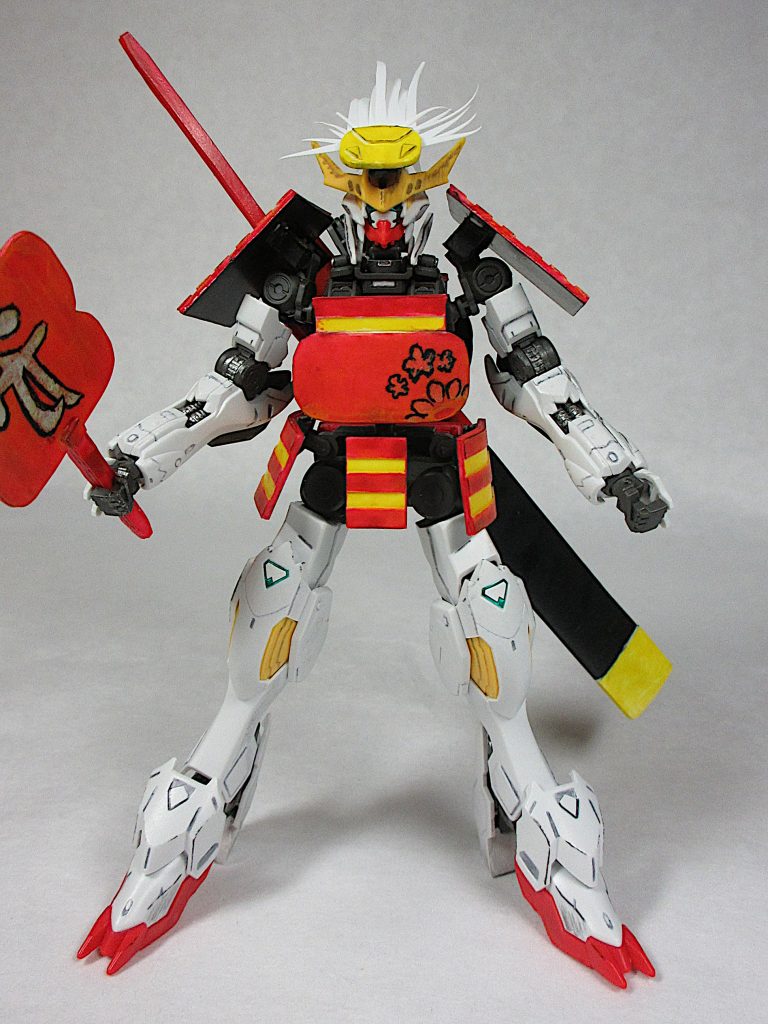 [Front]
作業内容ですが、ガンダムフレーム側接続ポイントに対応した
接続部をプラ板及びランナーで作製。
次に各外装パーツ作製。
武田家の、所謂赤揃えをイメージしました。