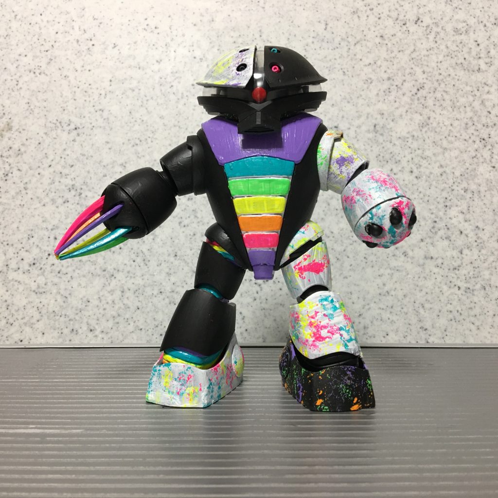 (   。・v・。)ﾉ 今回は、前々回の「ジュアッグ・カラフル」とほぼ同じ色を使っています。（シタデルカラーとアクリル絵の具の合わせ技です）
左半身は「白メインのチッピング」、右半身は「黒メインで関節がカラフル」と、配色のバランスを変えたり、新しい要素も取り入れてみました。