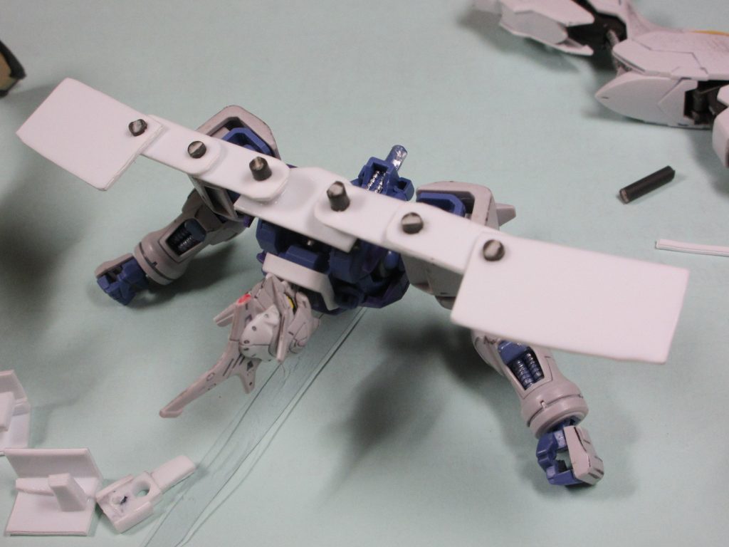 ウイング作製序盤。
この後、もう一枚羽根を追加します。