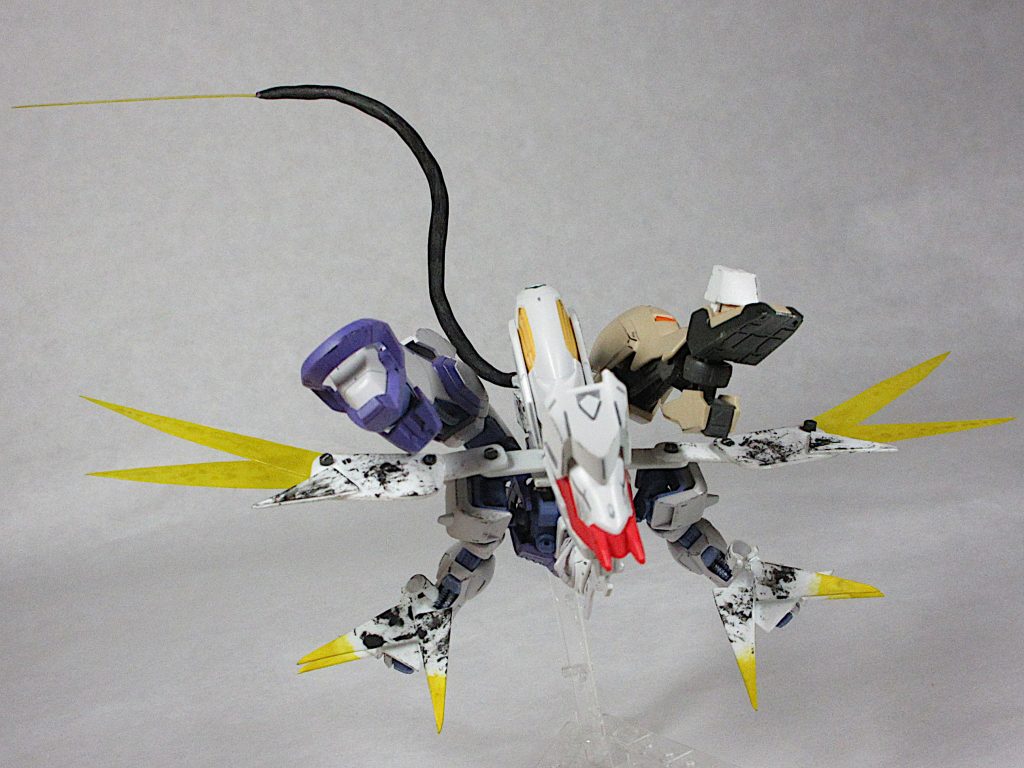 　それはまさに、名前の由来となった週末の喇叭を鳴らす天使のように。

　一時は１００億を超えた人類がその数を１０億まで減らした頃、誰かが言った。
『自分たちは、きっとパンドラの箱を開けたのだと』
　すでに第３次世界大戦とは呼ばれなくなった代わりに。
『箱から湧き出た厄災に殺しつくされるのだ、と』
　すなわち、人類の黄昏。
　
　厄災戦の時代だった。（本文中より抜粋）