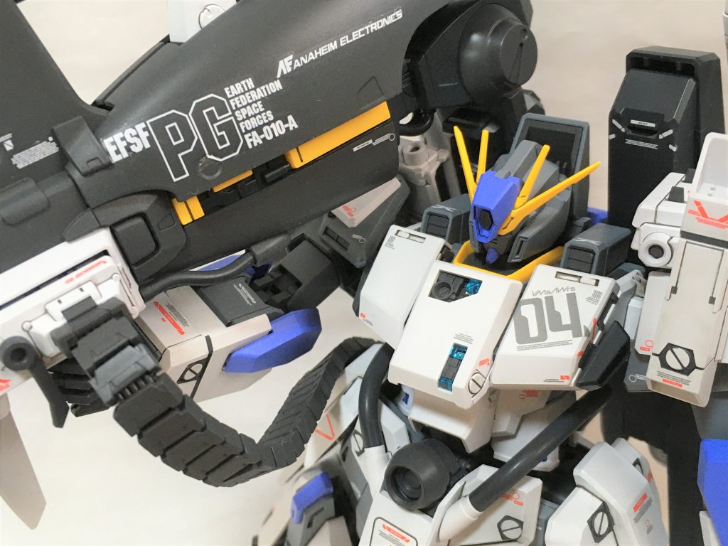 アップで。
ゴチャゴチャしたデカールが最高ですw