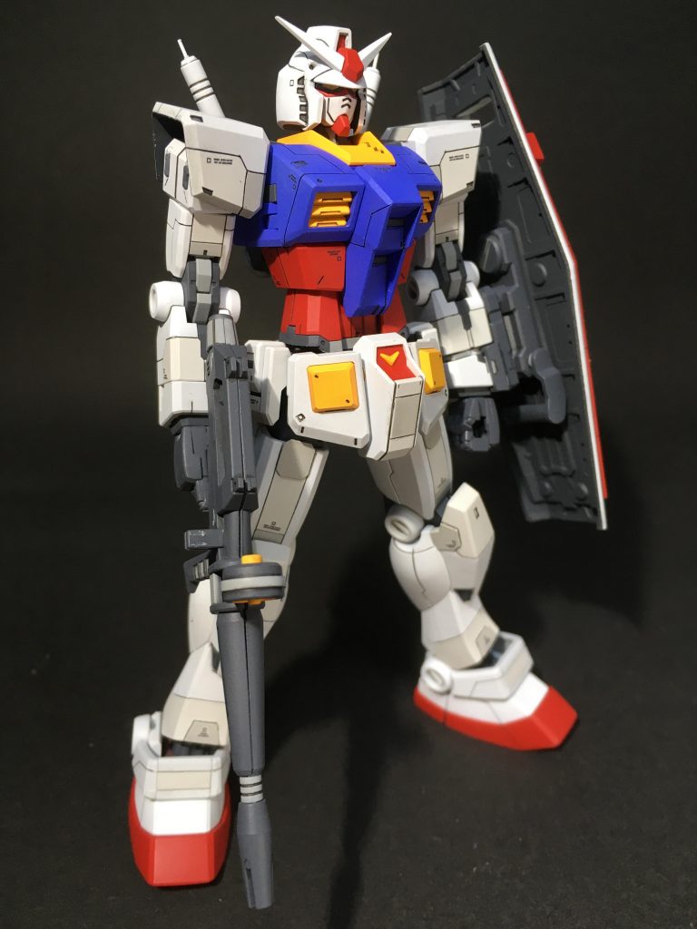 フル装備で。
シールド裏はグレーで。