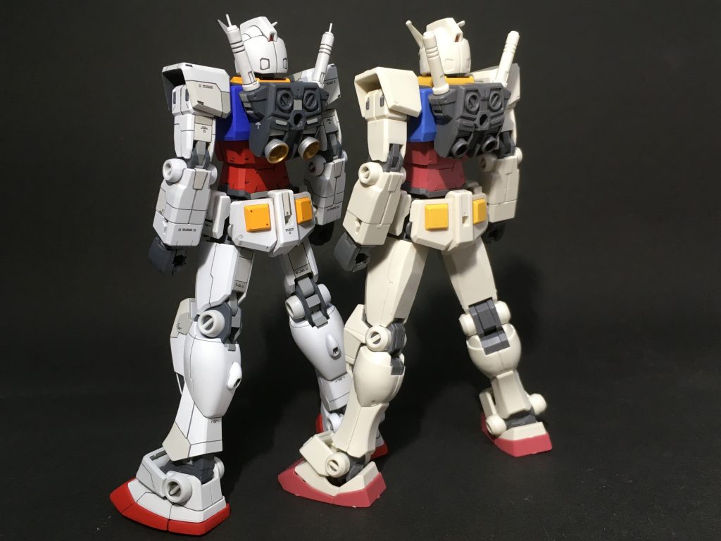 背部からも比較
キットのバーニアが円筒みたいでめちゃくちゃダサい...w