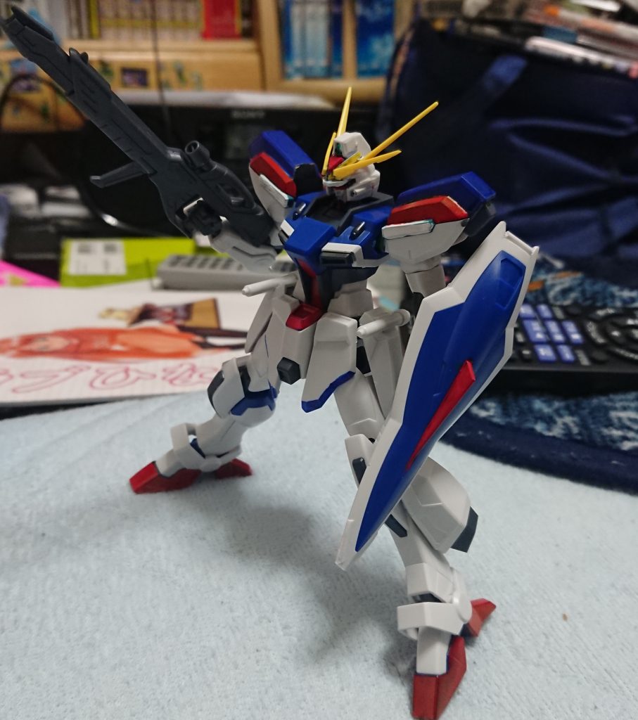 【機体初期案/GAT-E4R】
ライトニングガンダムの角を移植することでガンダムらしくなったが、カラーリングがガンダムらしくないので没。
型式もこの時点では違います。