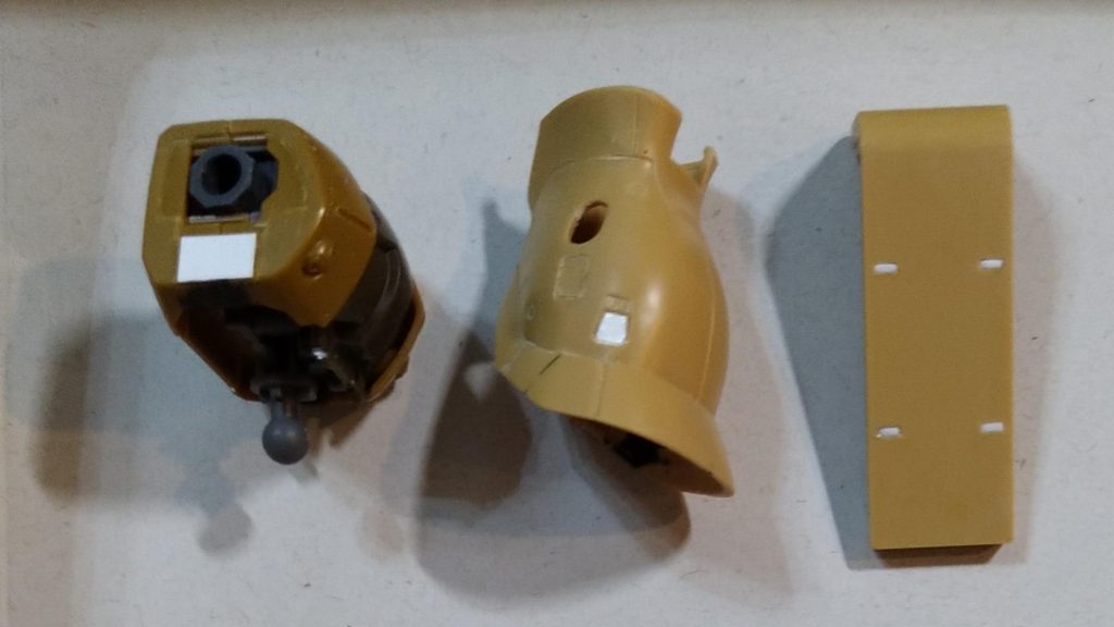 陸戦なのでスネ周りのバーニアはオミットしてる想定でプラ板でふた。